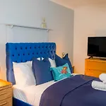 Detached 4 Bed, Off Street Parking, Views Apartman *