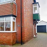 Apartman Detached 4 Bed, Off Street Parking, Views *