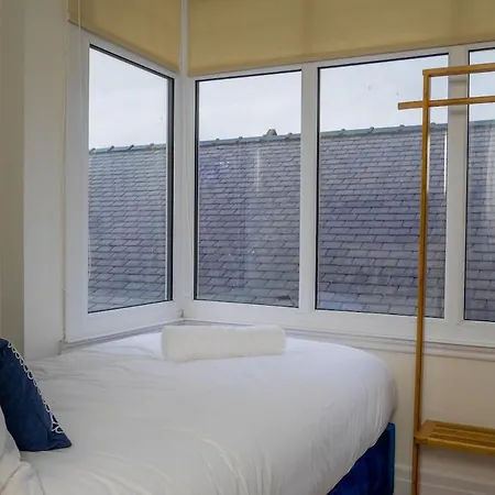 Appartement Detached 4 Bed, Off Street Parking, Views *