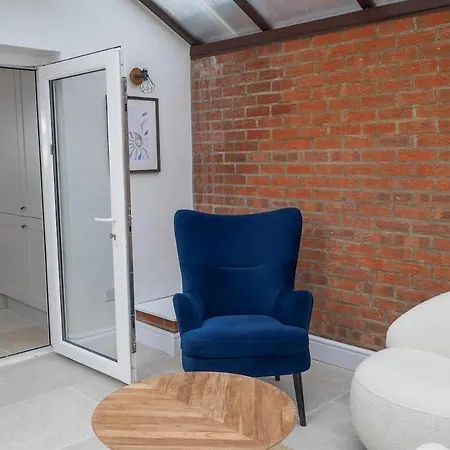Detached 4 Bed, Off Street Parking, Views *