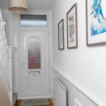 Detached 4 Bed, Off Street Parking, Views Appartement *
