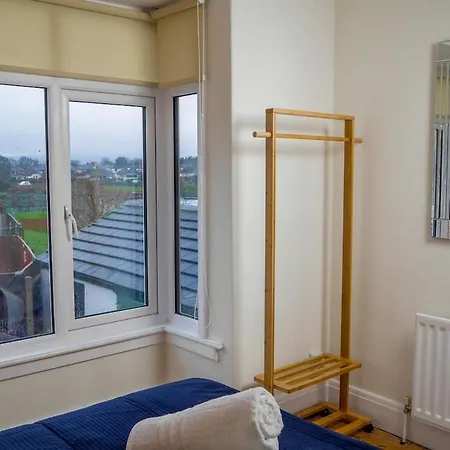 Detached 4 Bed, Off Street Parking, Views Appartement