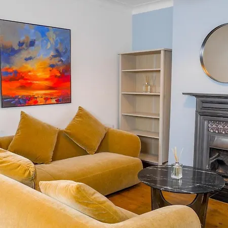 Detached 4 Bed, Off Street Parking, Views Appartement