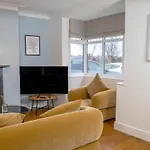 Apartment Detached 4 Bed, Off Street Parking, Views *
