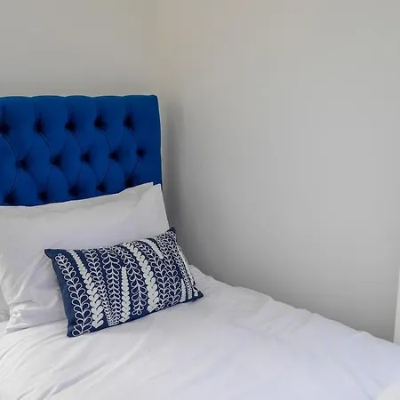 Detached 4 Bed, Off Street Parking, Views *